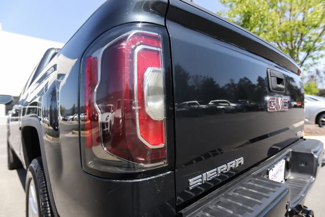 Used 2018 GMC Sierra 1500 Denali AWD/4WD image 16