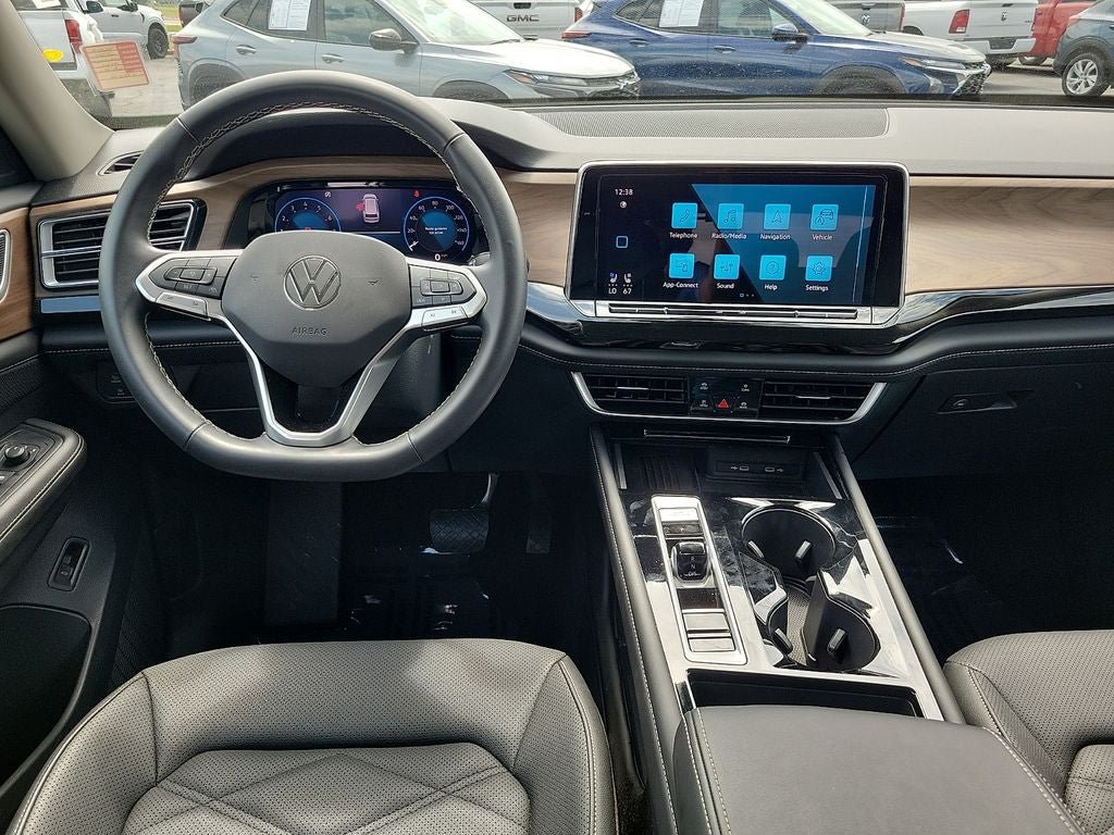 Used 2025 Volkswagen Atlas SE AWD/4WD image 11