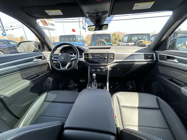 Used 2022 Volkswagen Atlas Cross Sport SEL R-Line AWD/4WD image 18