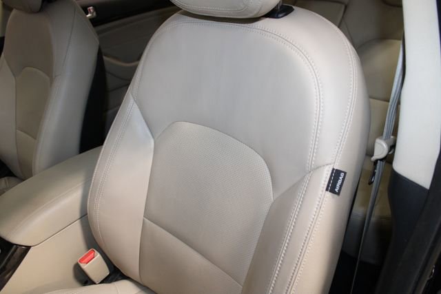 Used 2016 Kia Cadenza Premium image 8