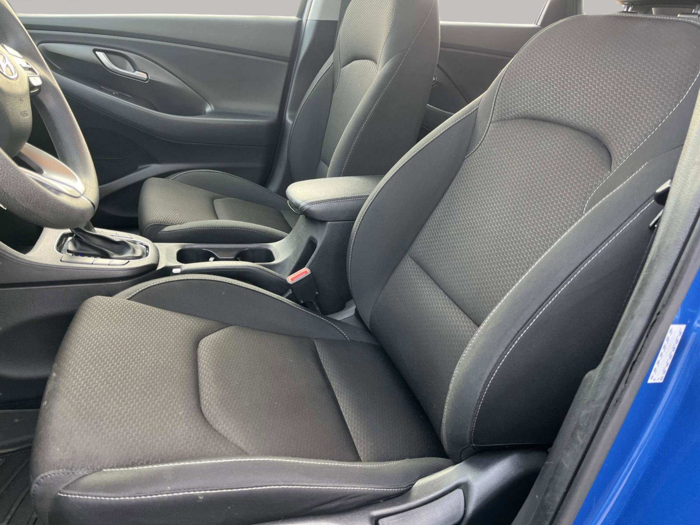 Used 2018 Hyundai Elantra GT image 30