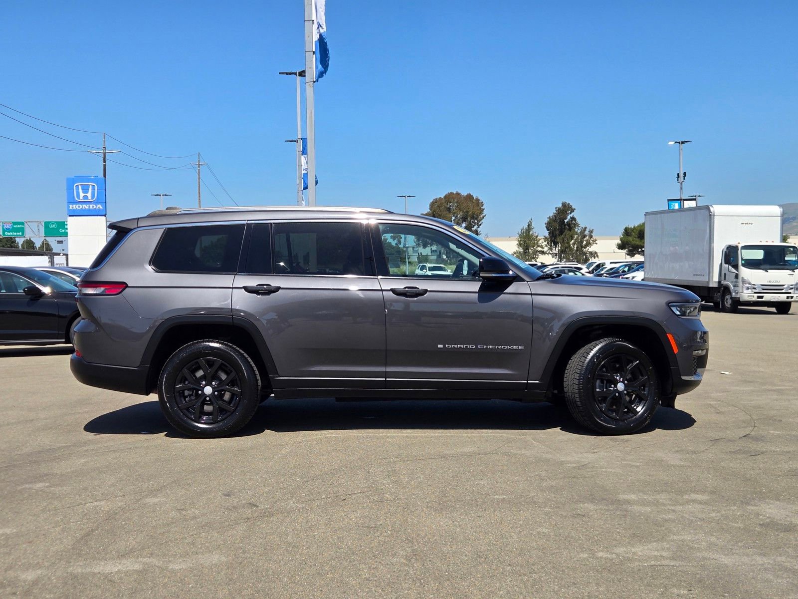 Used 2023 Jeep Grand Cherokee L Limited image 8