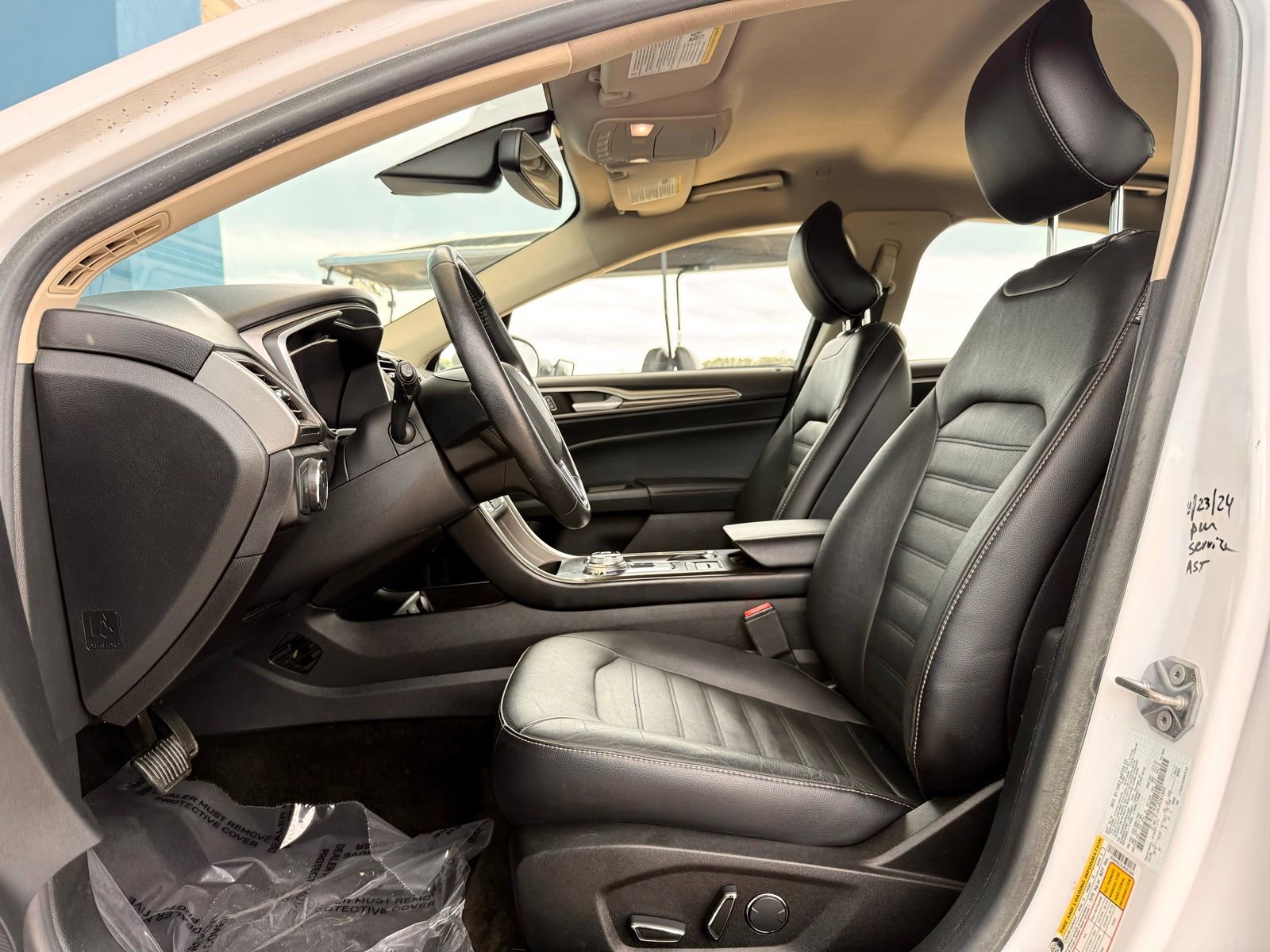 Used 2018 Ford Fusion SE w/ Equipment Group 602A FWD image 12