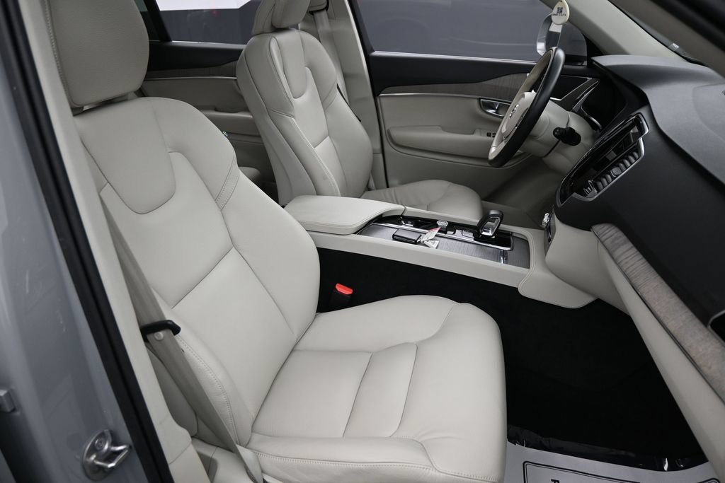 Used 2025 Volvo XC90 B5 Plus w/ Protection Package AWD/4WD image 31