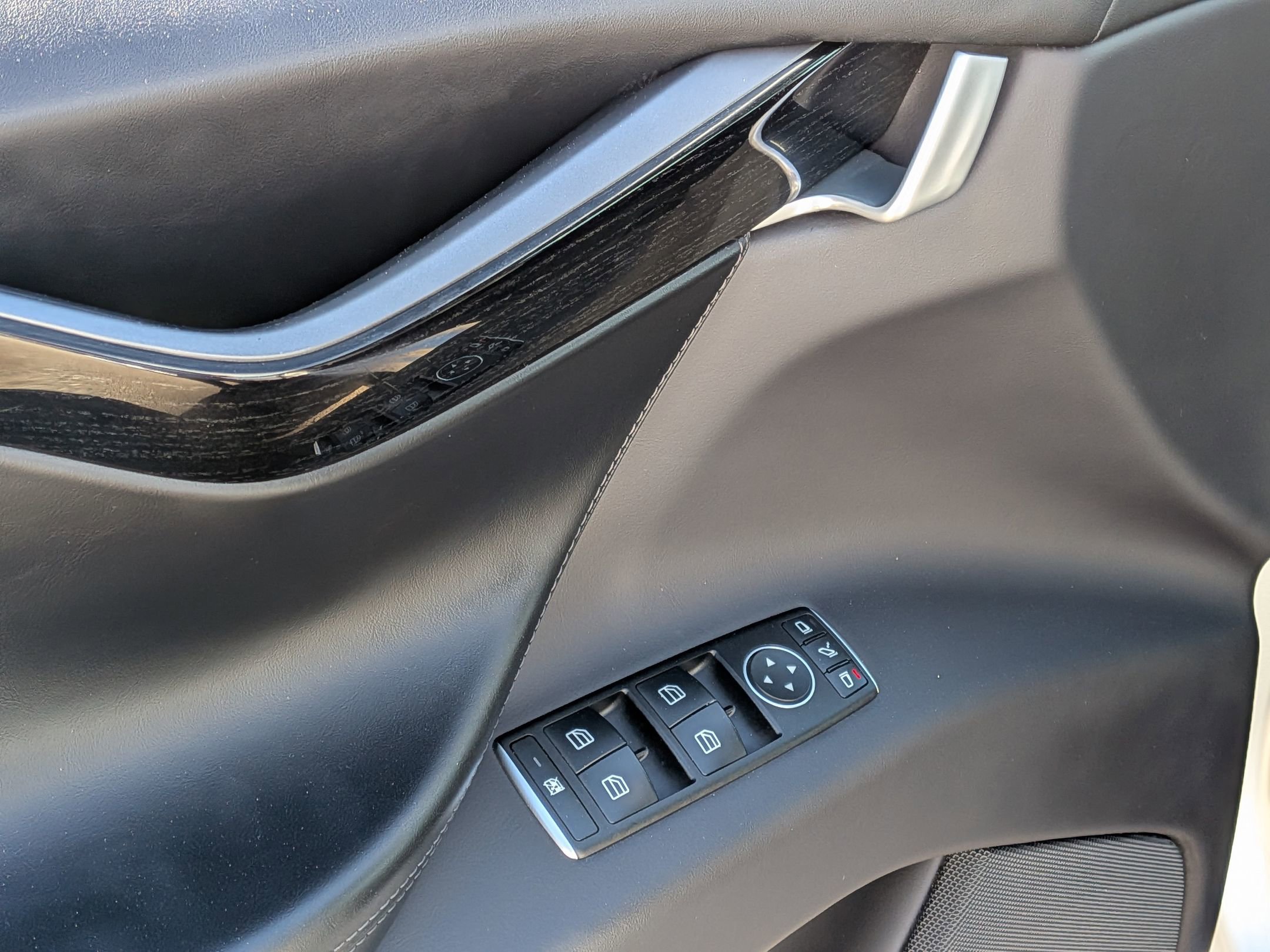 Used 2018 Tesla Model X 75D image 9