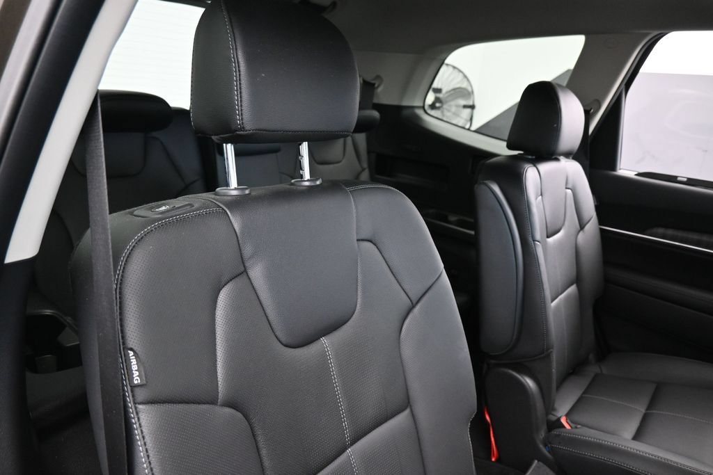 Used 2025 Kia Telluride EX w/ EX Captain's Chair Package FWD image 42