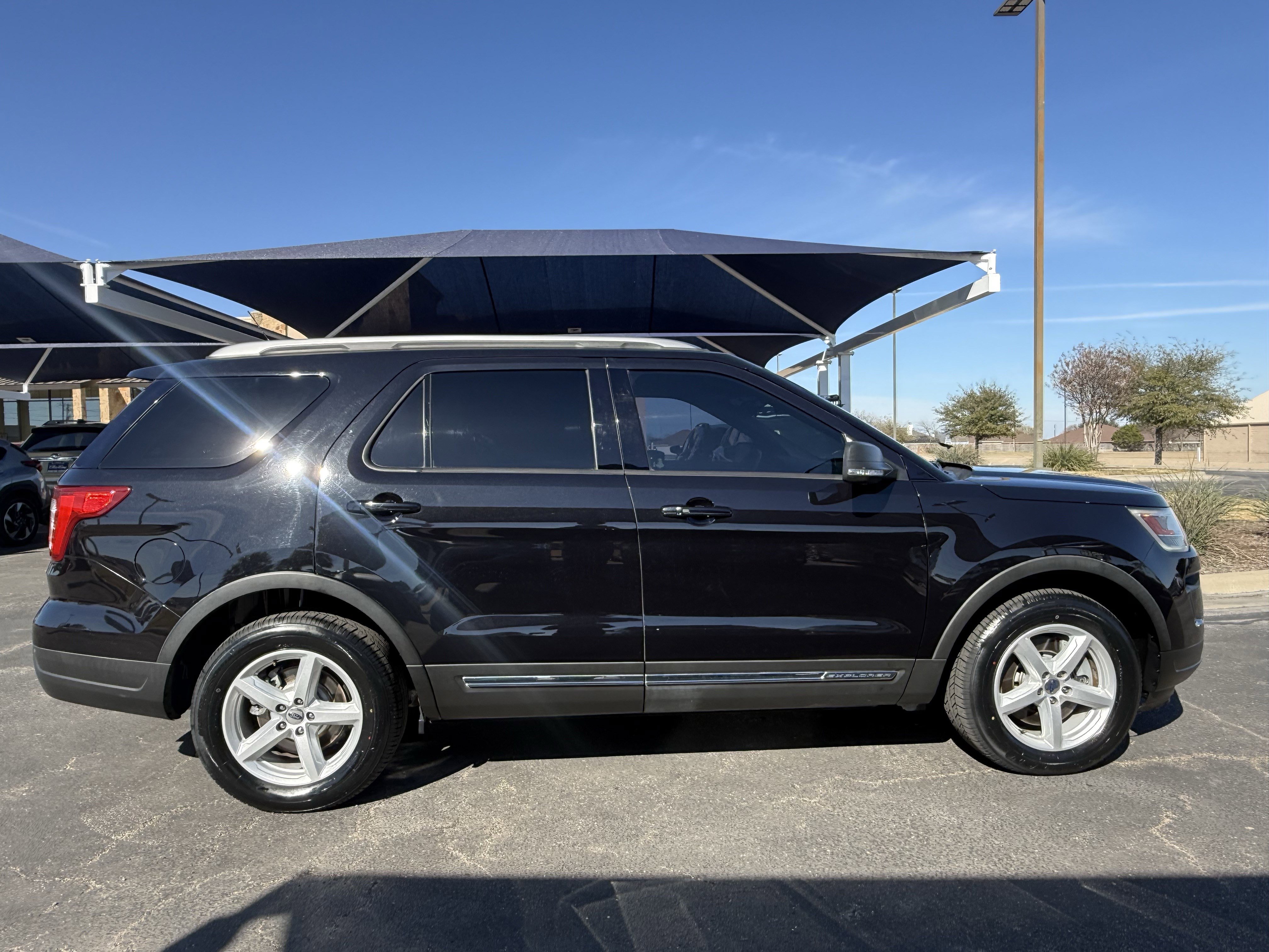 Used 2019 Ford Explorer XLT w/ Equipment Group 202A image 8