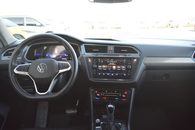 Used 2023 Volkswagen Tiguan SE image 36
