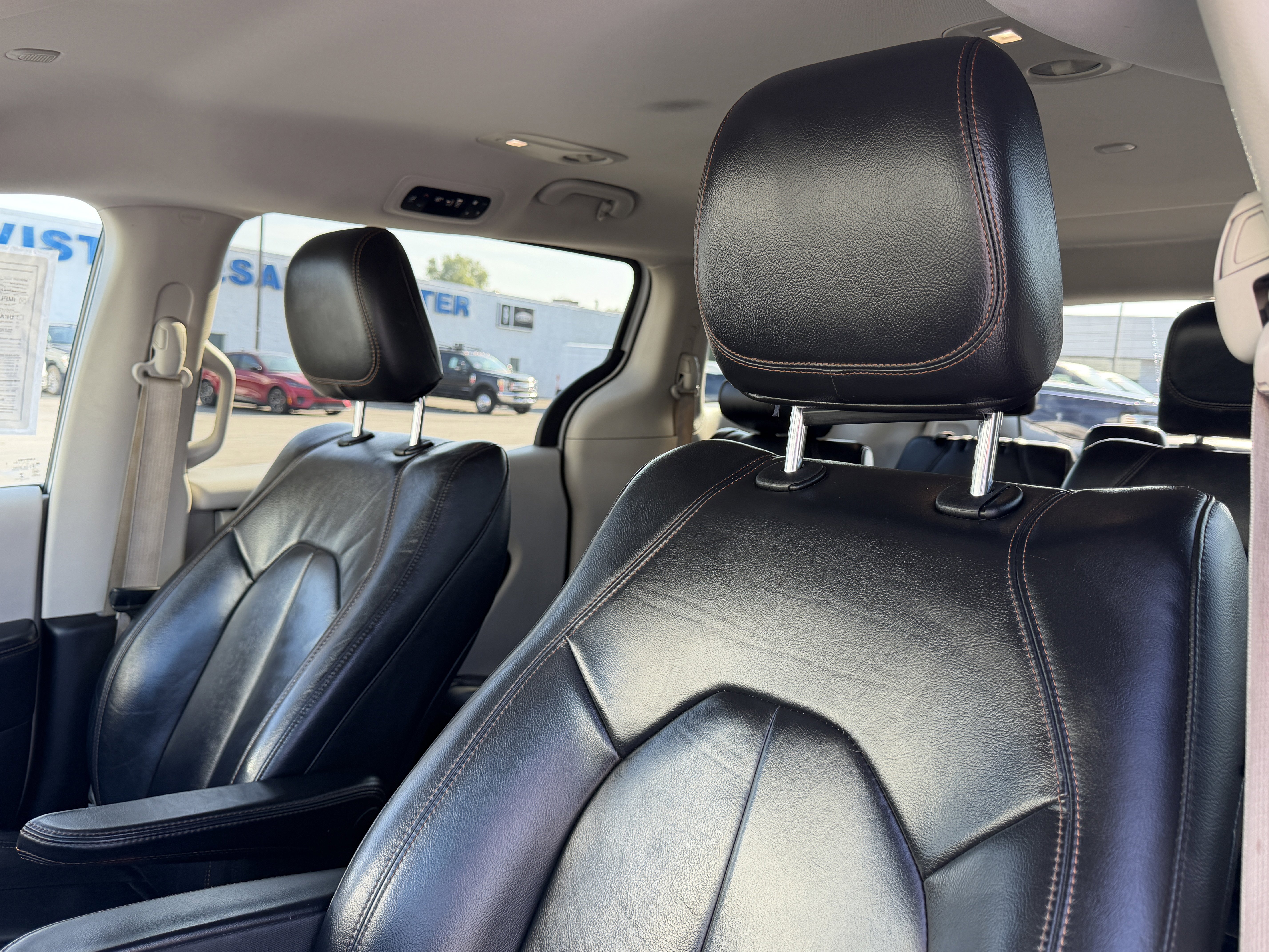 Used 2017 Chrysler Pacifica Touring-L image 13