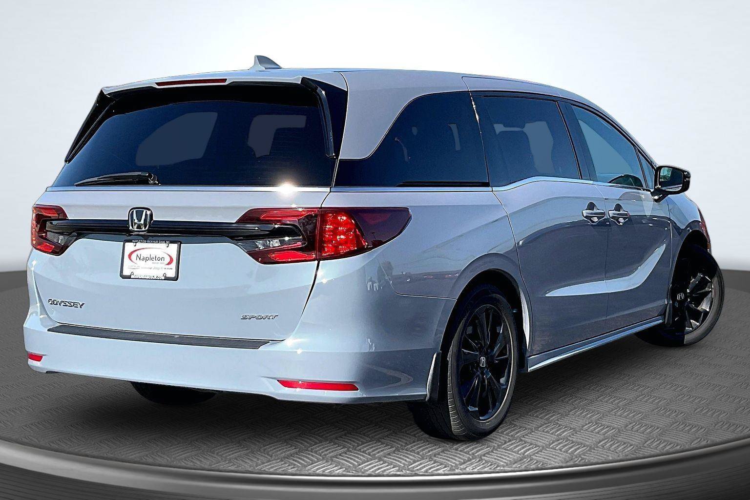 Used 2024 Honda Odyssey Sport image 2