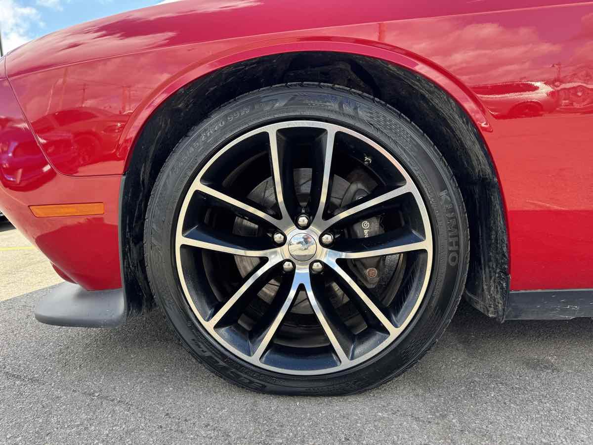 Used 2016 Dodge Challenger R/T Scat Pack w/ Leather Interior Group image 11