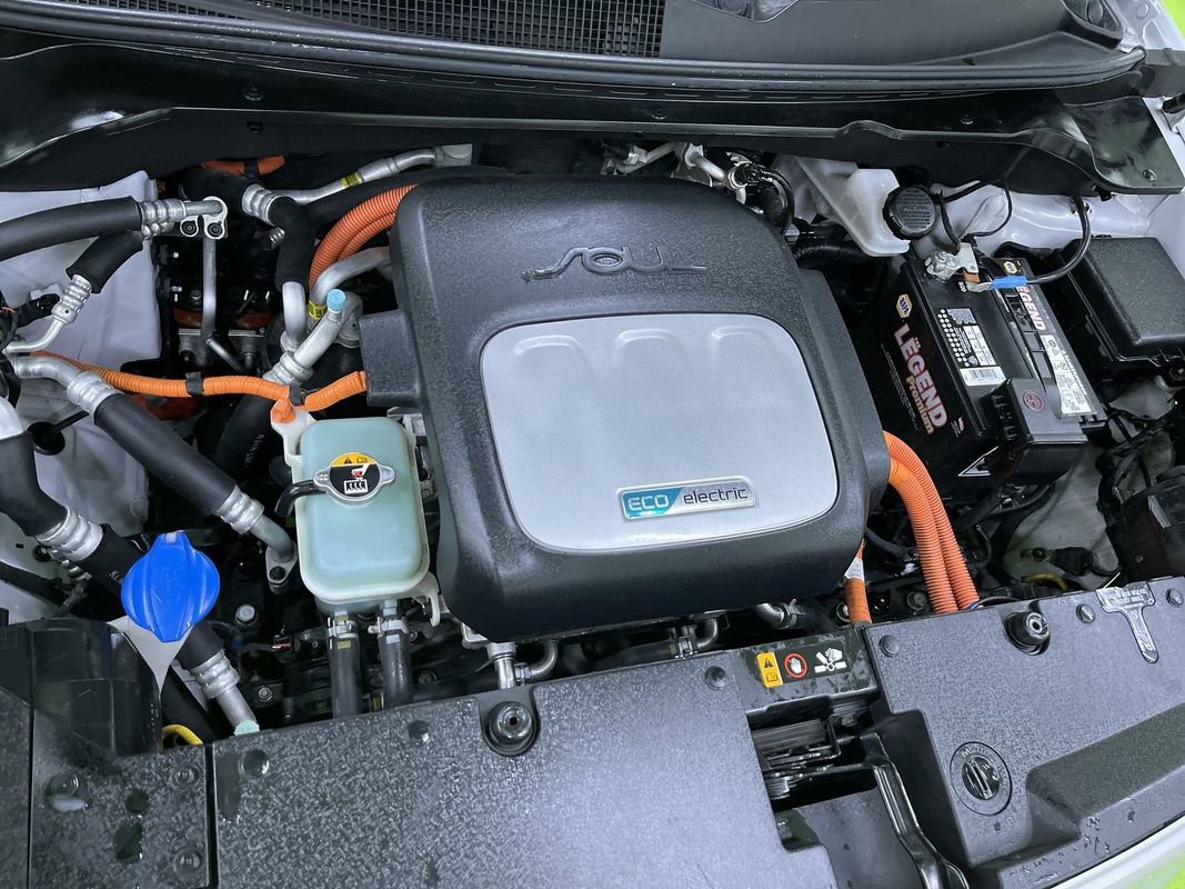 Used 2016 Kia Soul EV + w/ Sun & Fun Package image 31