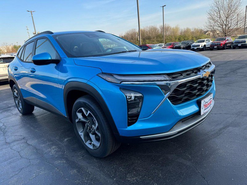New 2026 Chevrolet Trax LT w/ Driver Confidence Package image 2