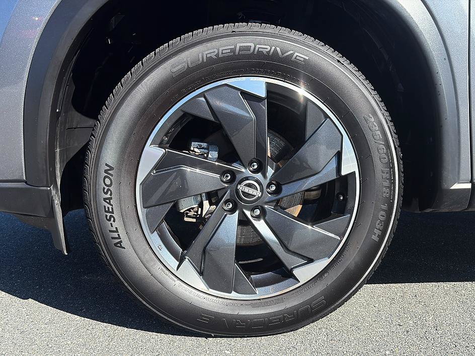 Certified 2025 Nissan Rogue SV FWD image 9