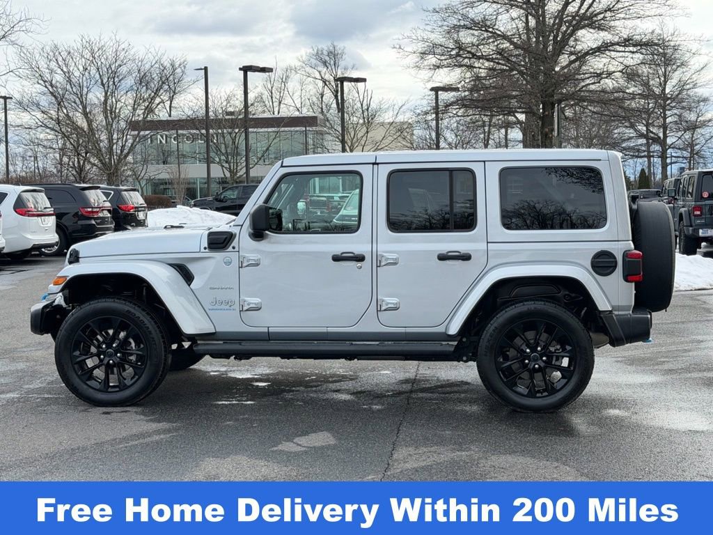 Used 2024 Jeep Wrangler Unlimited Sahara w/ Technology Group image 9