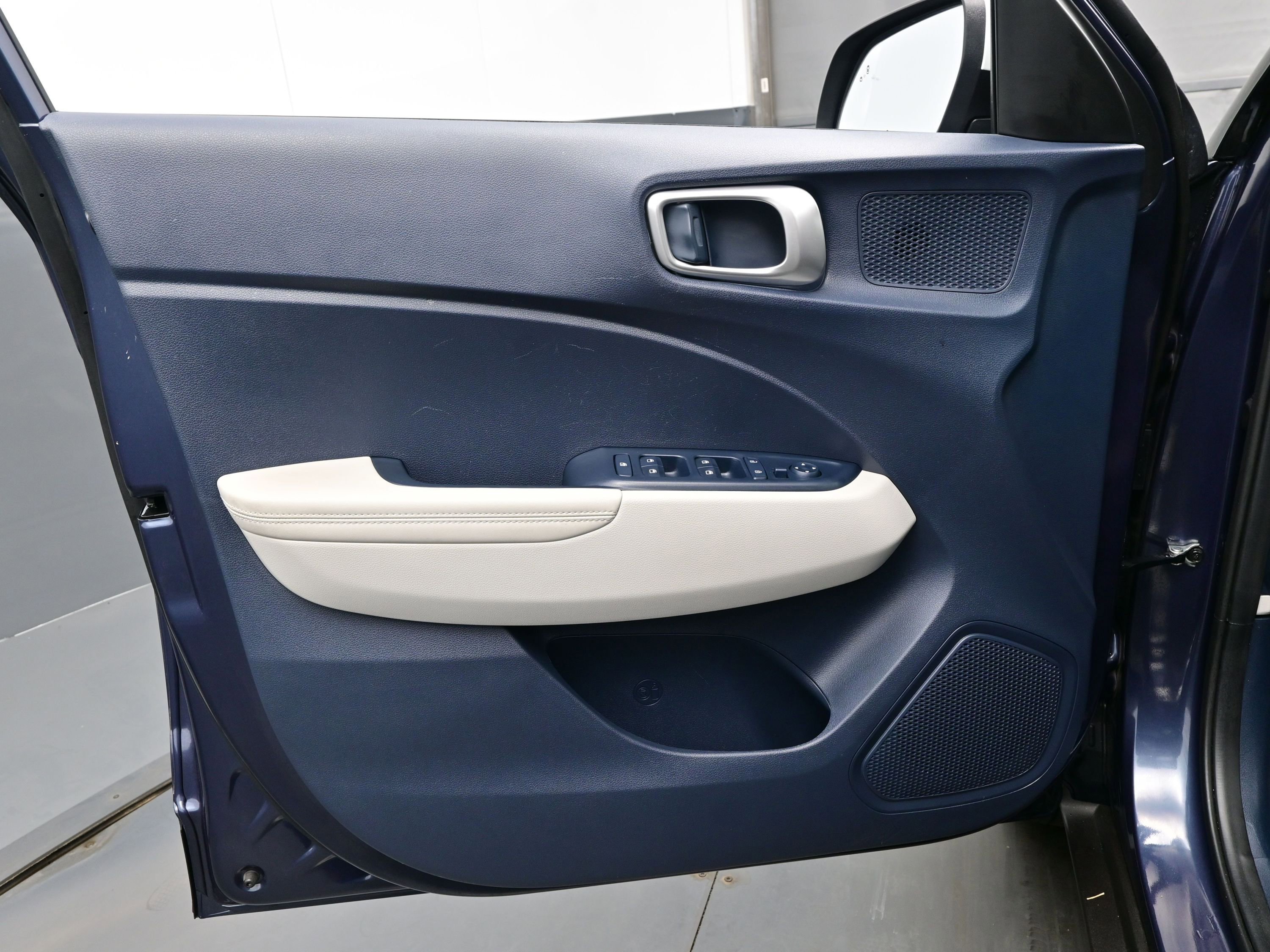 Certified 2025 Hyundai Venue Limited image 9