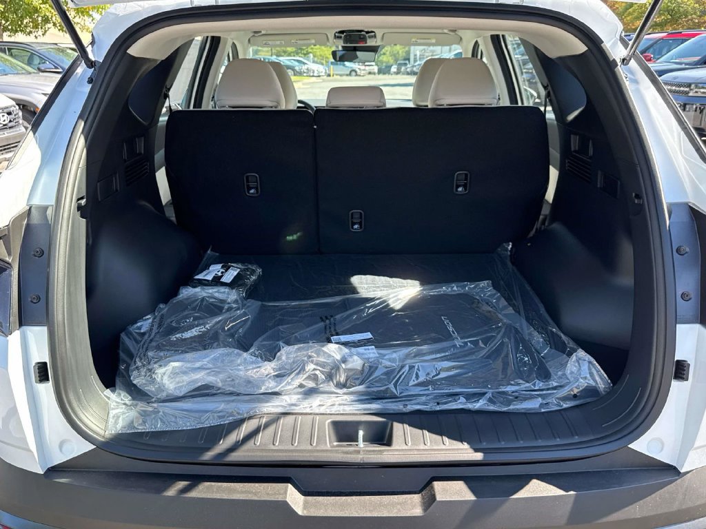 New 2026 Hyundai Tucson Blue SE FWD image 11