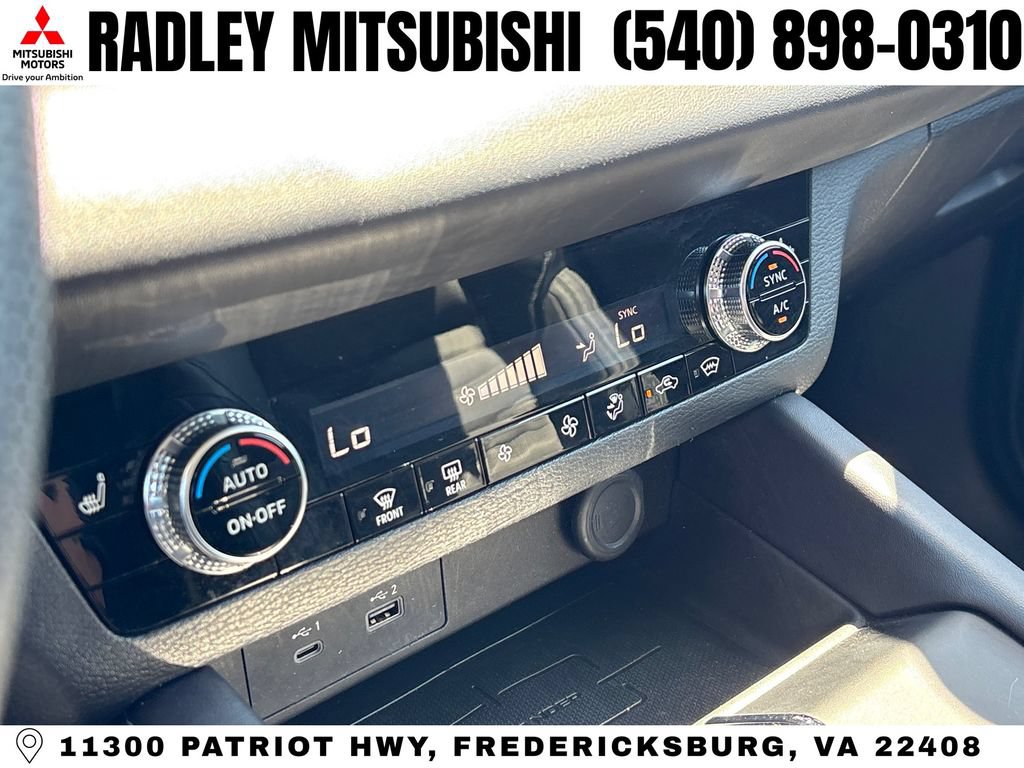 Used 2023 Mitsubishi Outlander SE AWD/4WD image 13