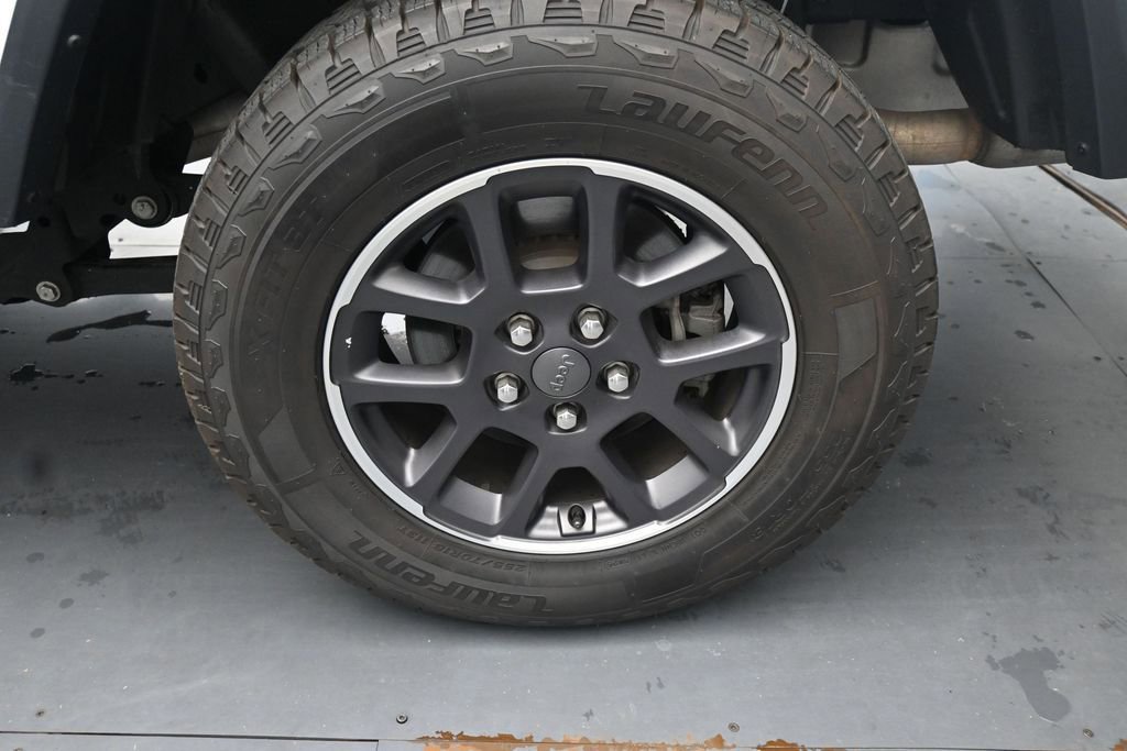 Used 2023 Jeep Gladiator Overland AWD/4WD image 18
