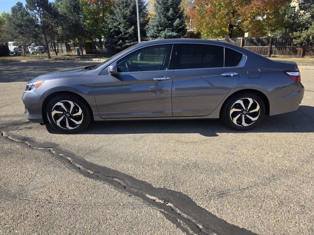 Used 2017 Honda Accord EX-L image 2
