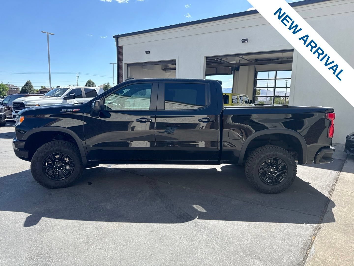 Used 2025 Chevrolet Silverado 1500 ZR2 w/ Technology Package AWD/4WD image 4