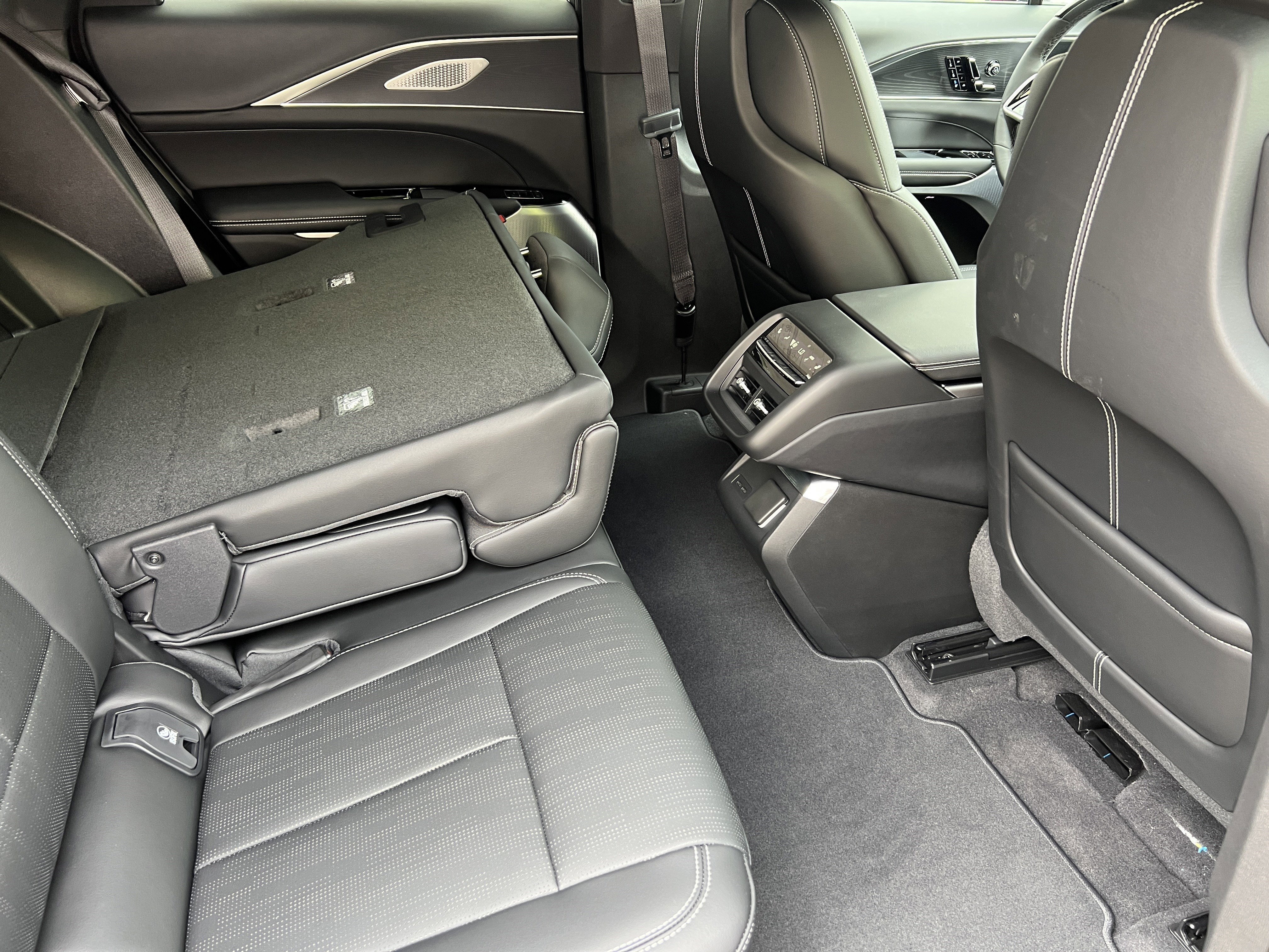 New 2025 Cadillac Lyriq Luxury image 23