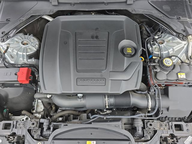 Used 2018 Jaguar XF Premium image 33