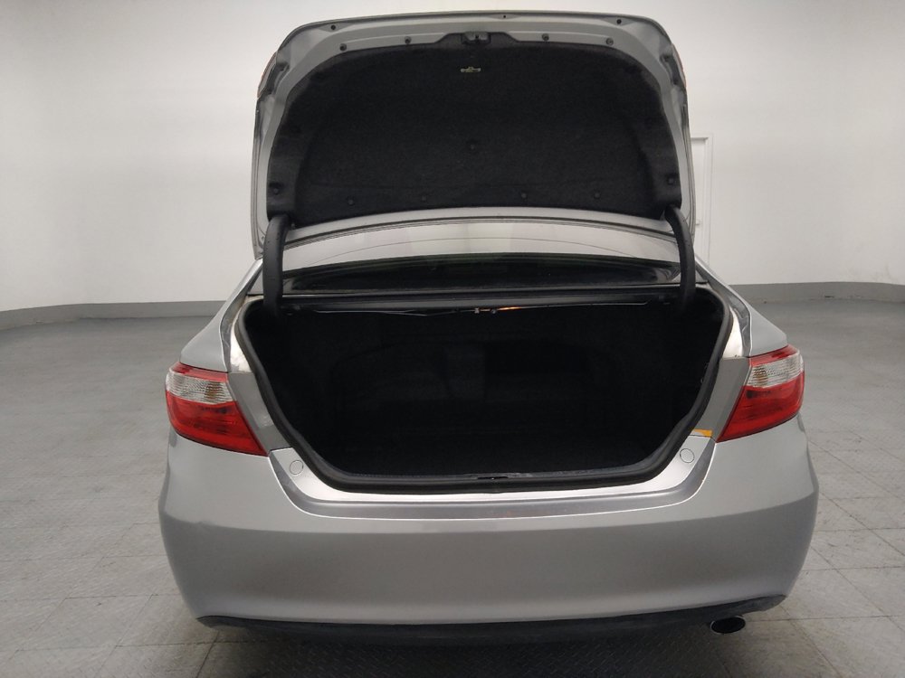 Used 2015 Toyota Camry XLE w/ Moonroof Package FWD image 29