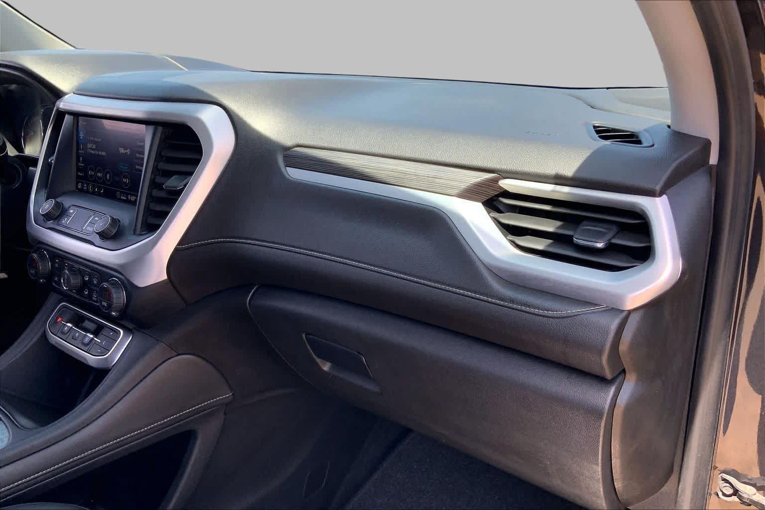 Used 2020 GMC Acadia SLT w/ Driver Alert Package II FWD image 18