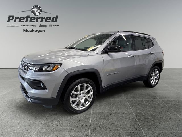 Used 2023 Jeep Compass Latitude image 10