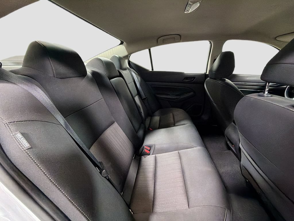Used 2024 Nissan Altima 2.5 SV FWD image 25