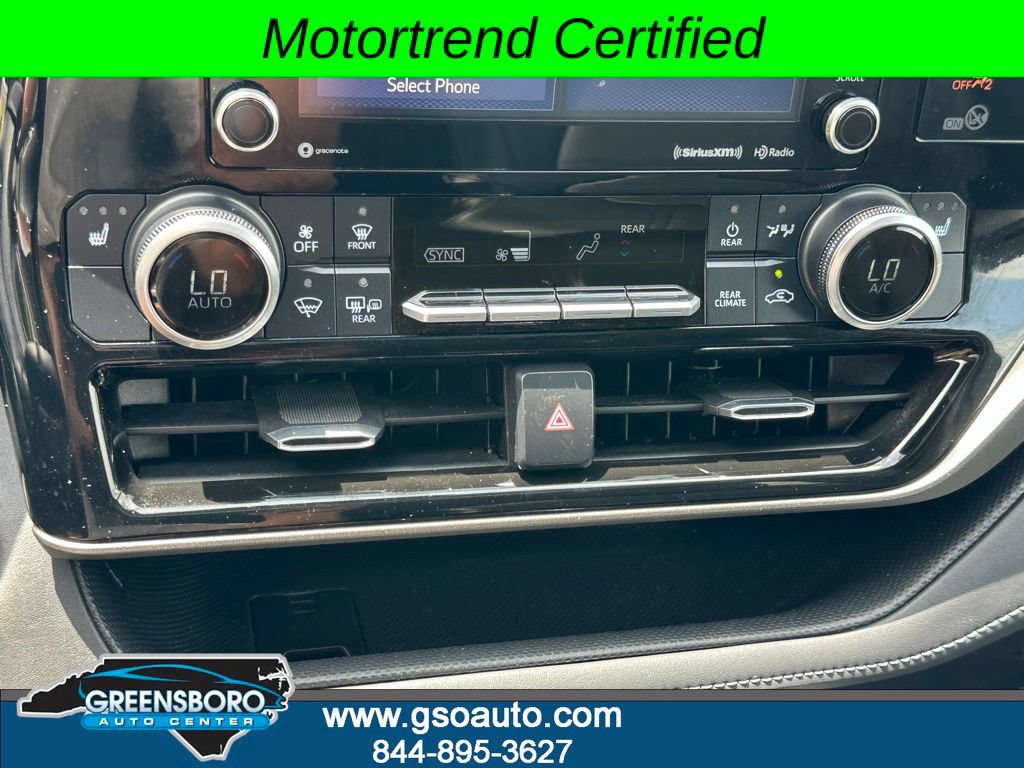 Used 2020 Toyota Highlander XLE AWD/4WD image 29