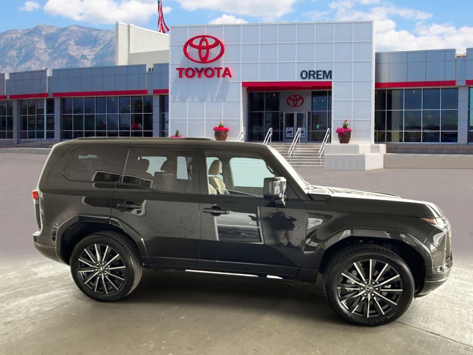 Used 2025 Lexus GX 550 w/ Accessory Package (2T) image 3