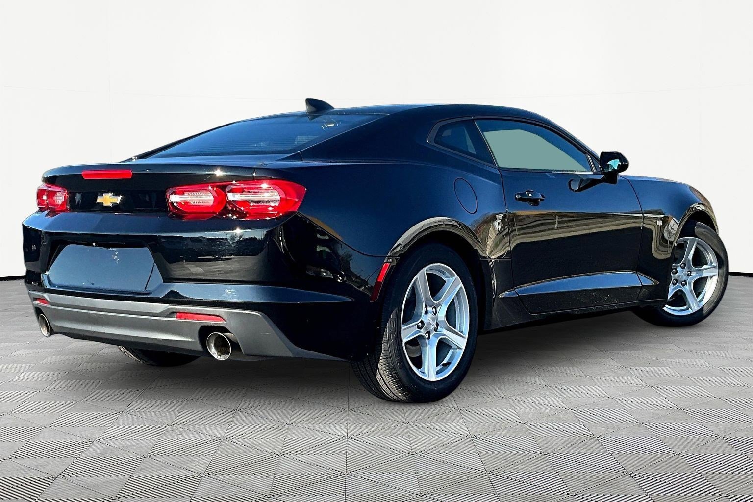 Used 2023 Chevrolet Camaro LT image 7