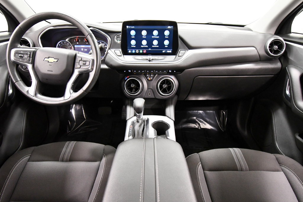 Used 2025 Chevrolet Blazer LT AWD/4WD image 3