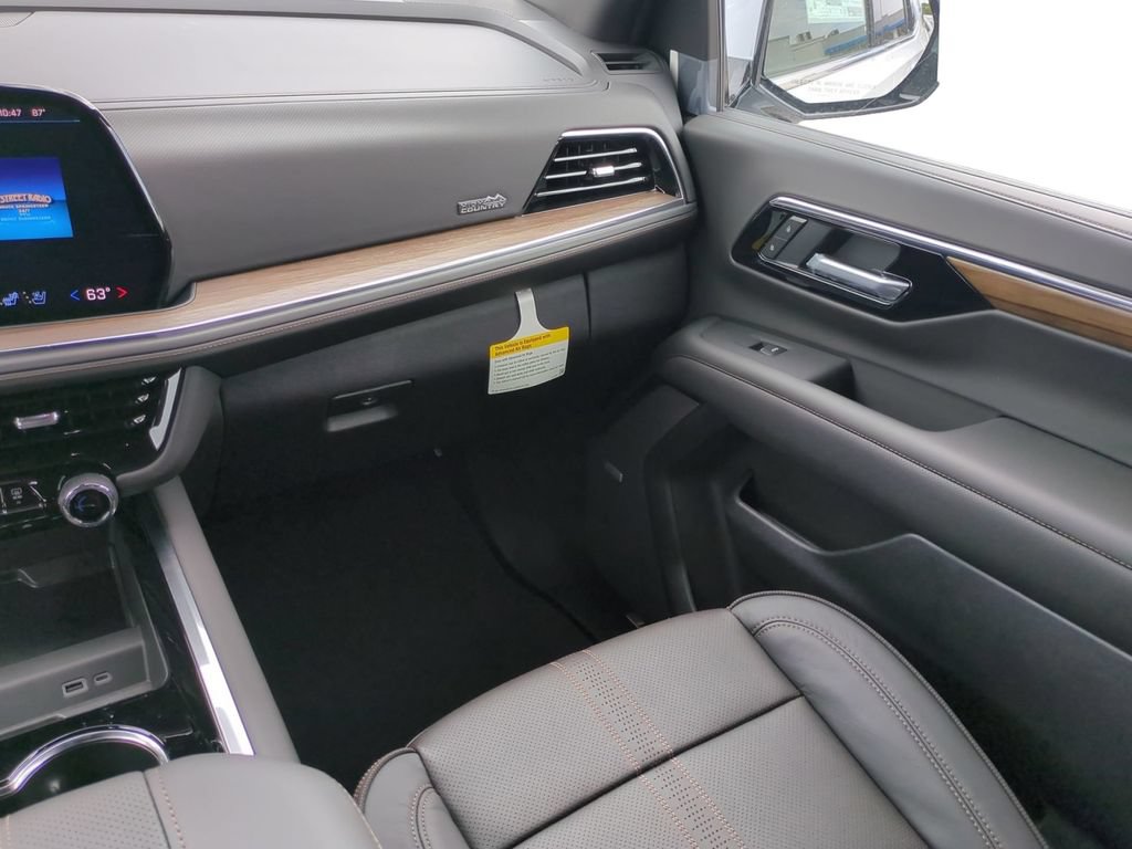 New 2026 Chevrolet Tahoe High Country w/ LPO, Illumination Package AWD/4WD image 17