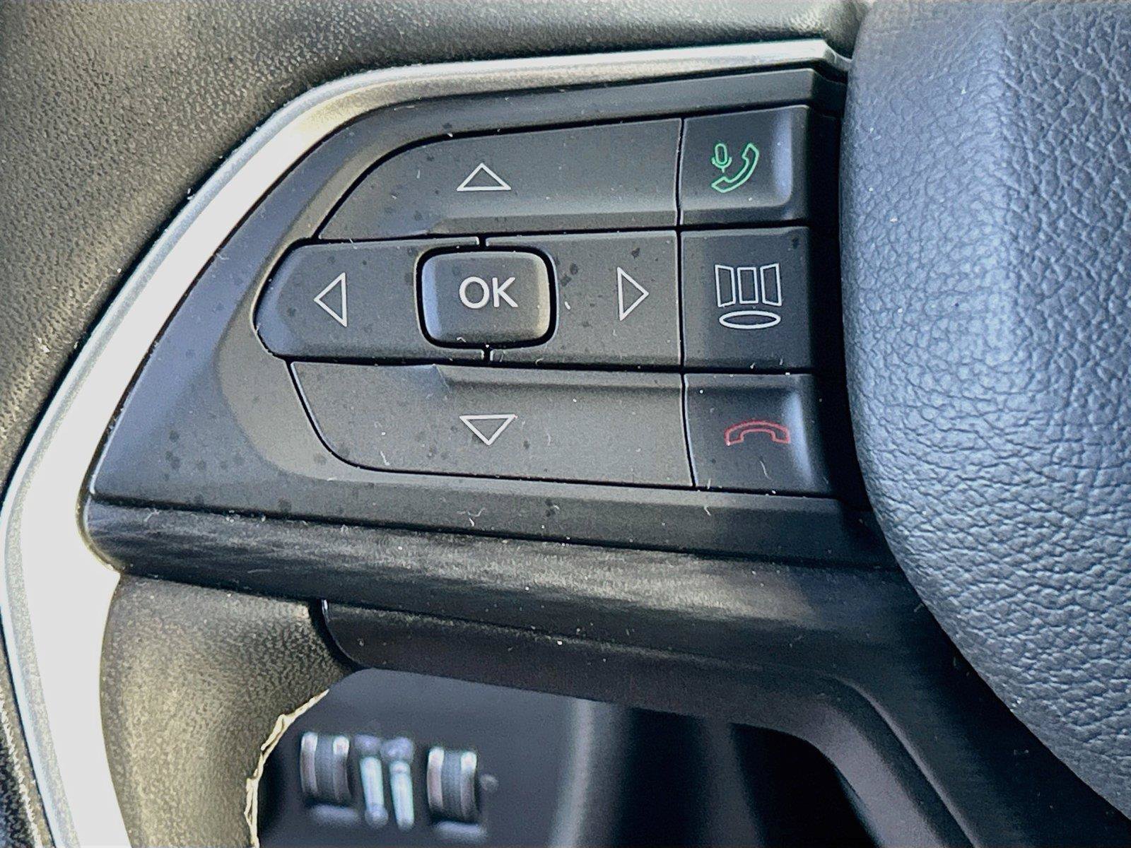 Used 2023 Jeep Grand Cherokee Laredo AWD/4WD image 36