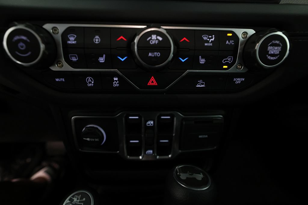 Used 2026 Jeep Wrangler Unlimited Sahara AWD/4WD image 23