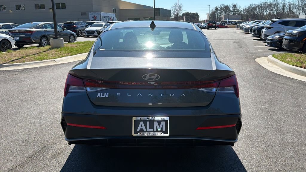 New 2026 Hyundai Elantra SE image 7