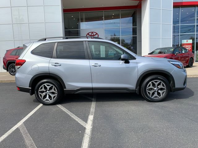 Used 2021 Subaru Forester Premium AWD/4WD image 2