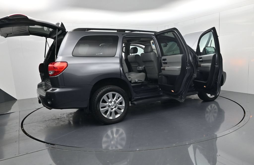 Used 2017 Toyota Sequoia Platinum AWD/4WD image 77
