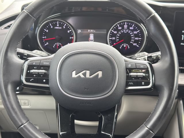 Used 2024 Kia Carnival EX FWD image 19