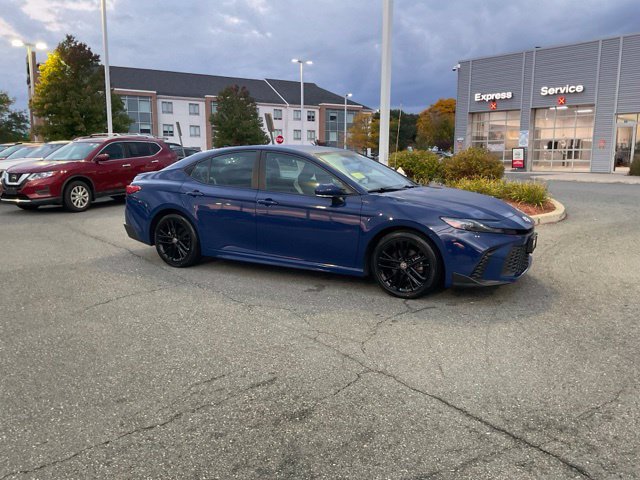 Used 2025 Toyota Camry SE FWD image 3