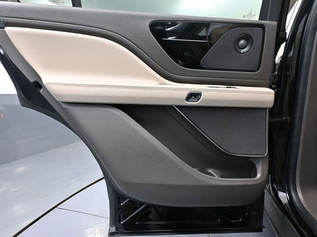 Used 2022 Lincoln Aviator Reserve w/ Elements Package Plus image 38
