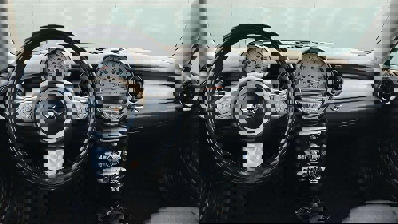 Used 2010 MINI Cooper Hardtop image 9