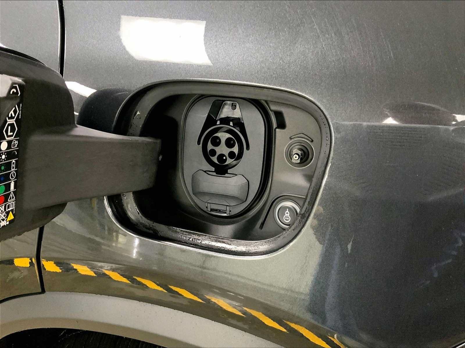 New 2026 Porsche Macan 4 Electric AWD/4WD image 25