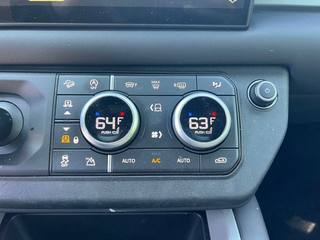 Used 2025 Land Rover Defender 110 V8 AWD/4WD image 29