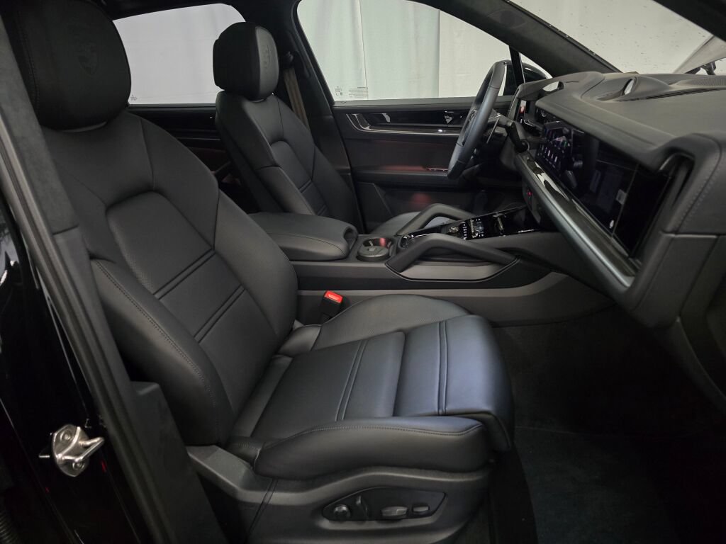 New 2026 Porsche Cayenne Turbo AWD/4WD image 29