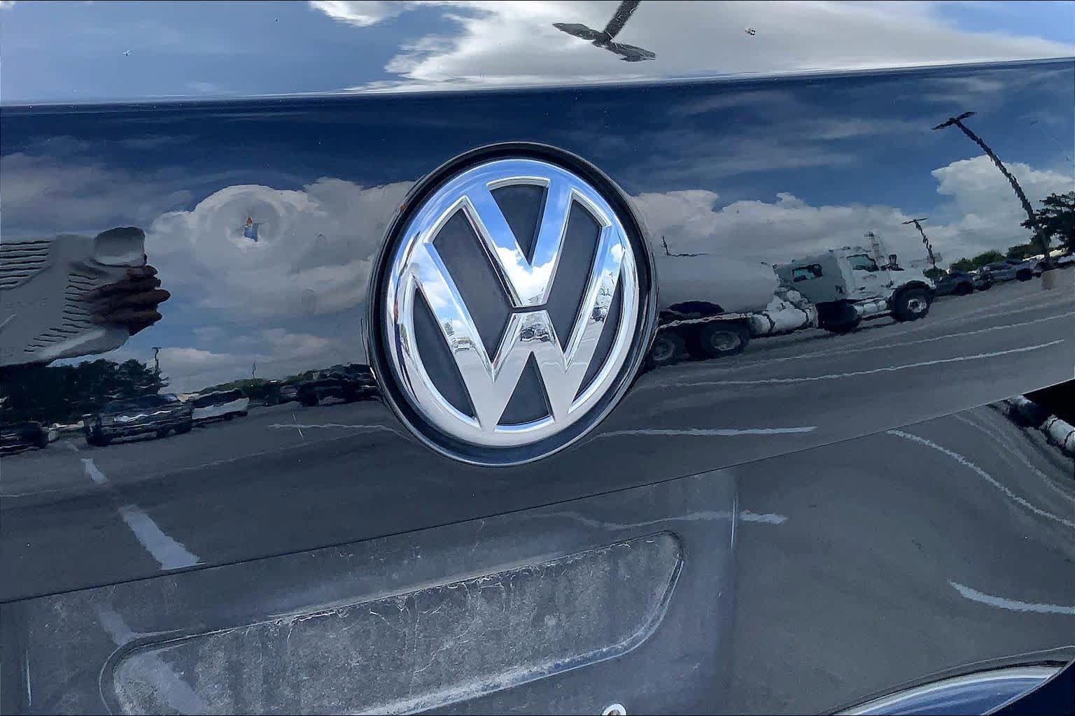 Used 2015 Volkswagen Passat 1.8T S FWD image 29