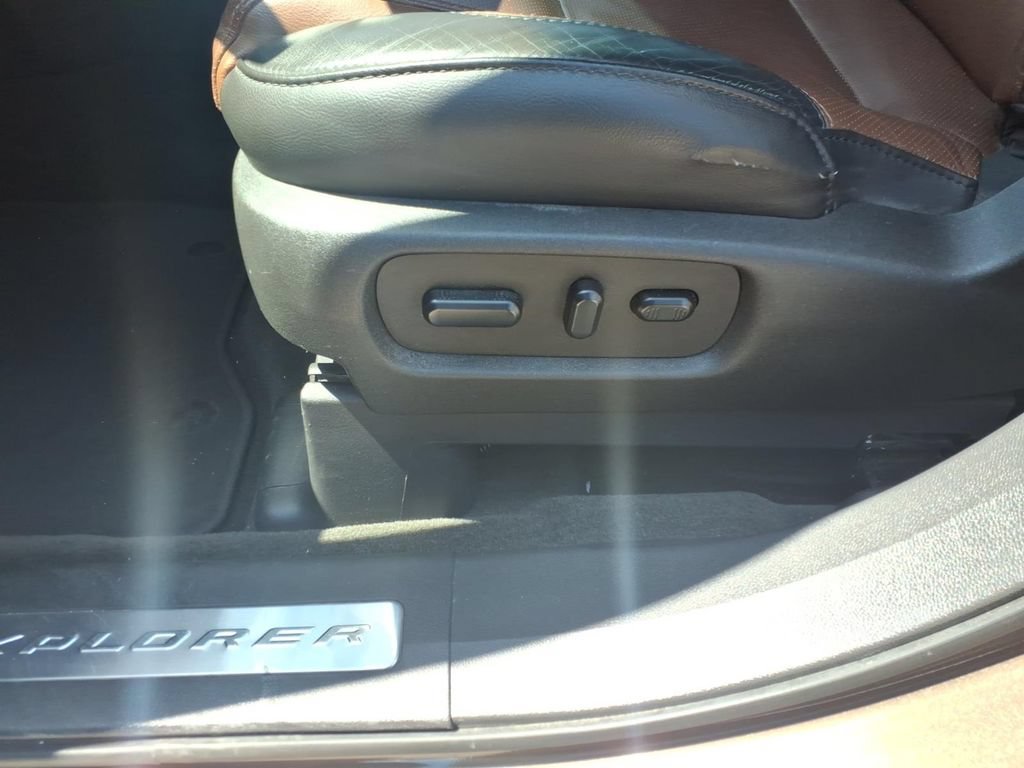 Used 2015 Ford Explorer Limited w/ Equipment Group 301A FWD image 13